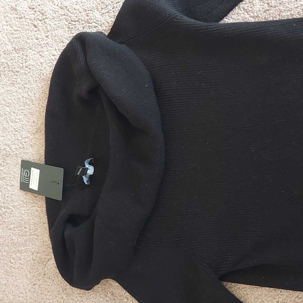 Black Rivet turtle neck - Picture 2 of 4